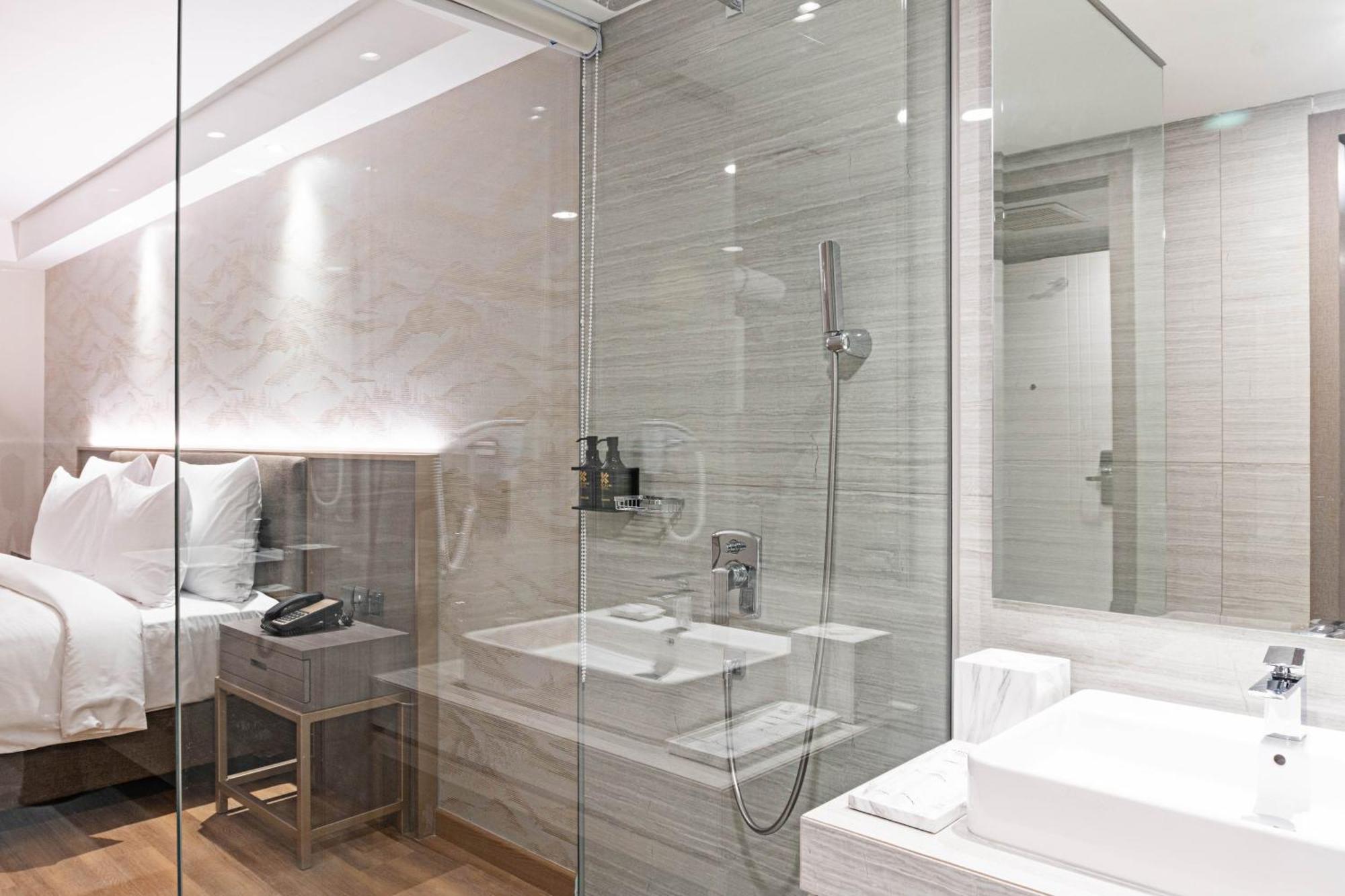 Platinum Hotel Tunjungan Σουραμπάγια Δωμάτιο φωτογραφία