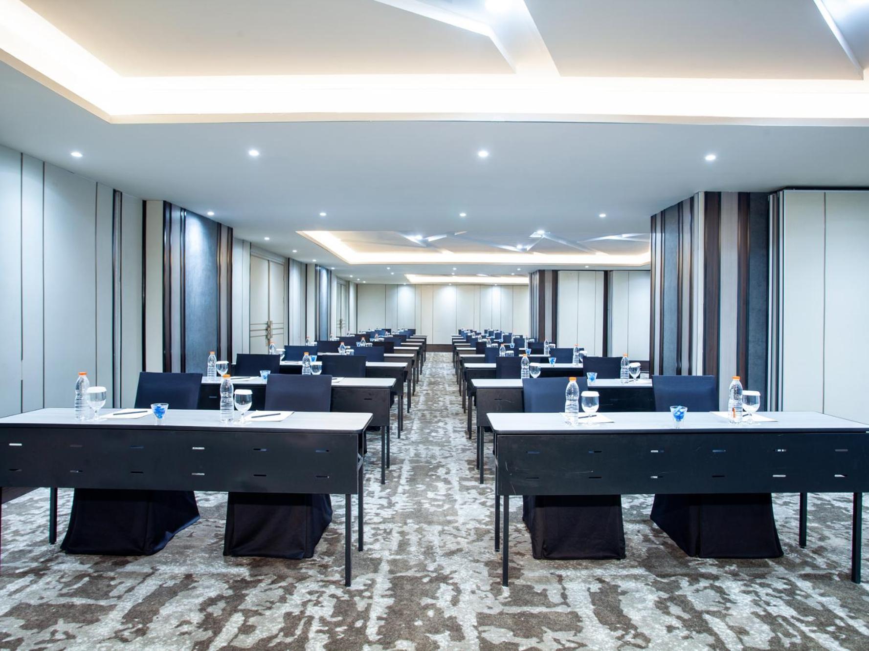 Platinum Hotel Tunjungan Σουραμπάγια Εξωτερικό φωτογραφία